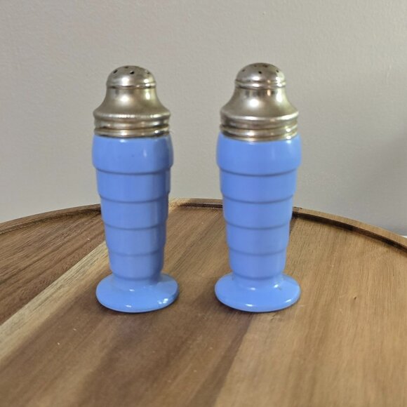 Hazel Atlas Moderntone Platonite Salt and Pepper Shakers - Picture 1 of 3